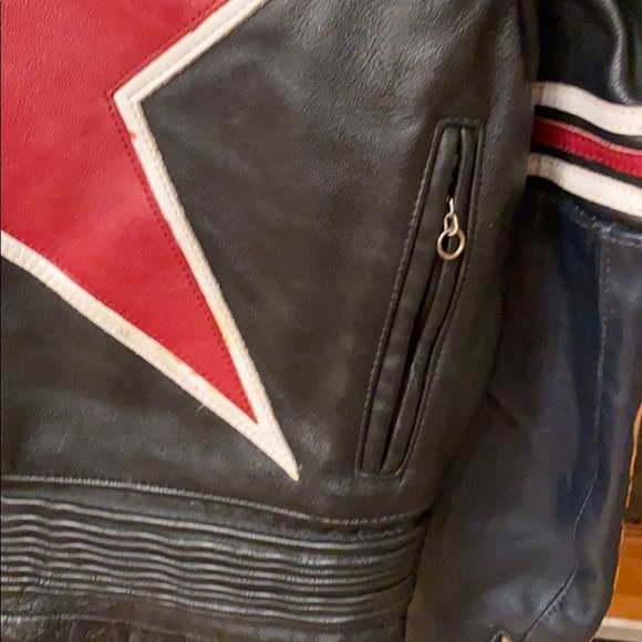 It was passed down from my mom but it’s to big. - Picture 3 of 4